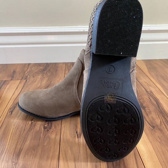 Mia Amore Londa Perforated Chelsea Bootie - Wide Width - Picture 3 of 5